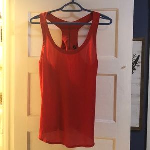 Express tank top with 1/4 zipper back